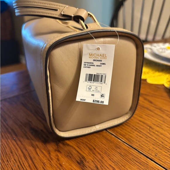 Michael Kors Orchard Barrel Top Handle Crossbody Shoulder Bag Camel - Picture 2 of 6